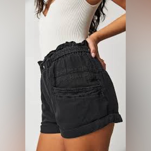Free People Topanga Cuff Short in Washed Black. NWT size small. - Picture 4 of 7